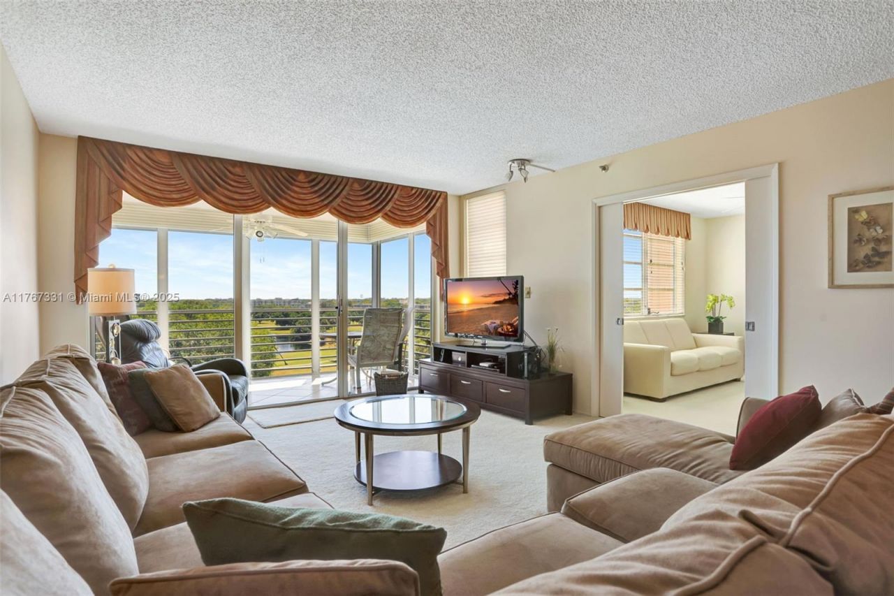 3510 Oaks Way, Unit 806, Pompano Beach, FL 33069 Photo