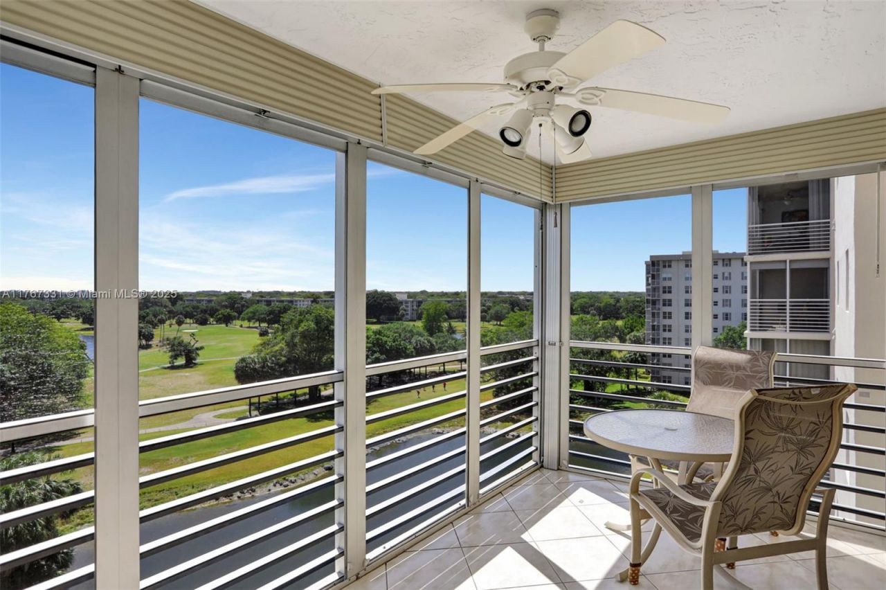 3510 Oaks Way, Unit 806, Pompano Beach, FL 33069 Photo