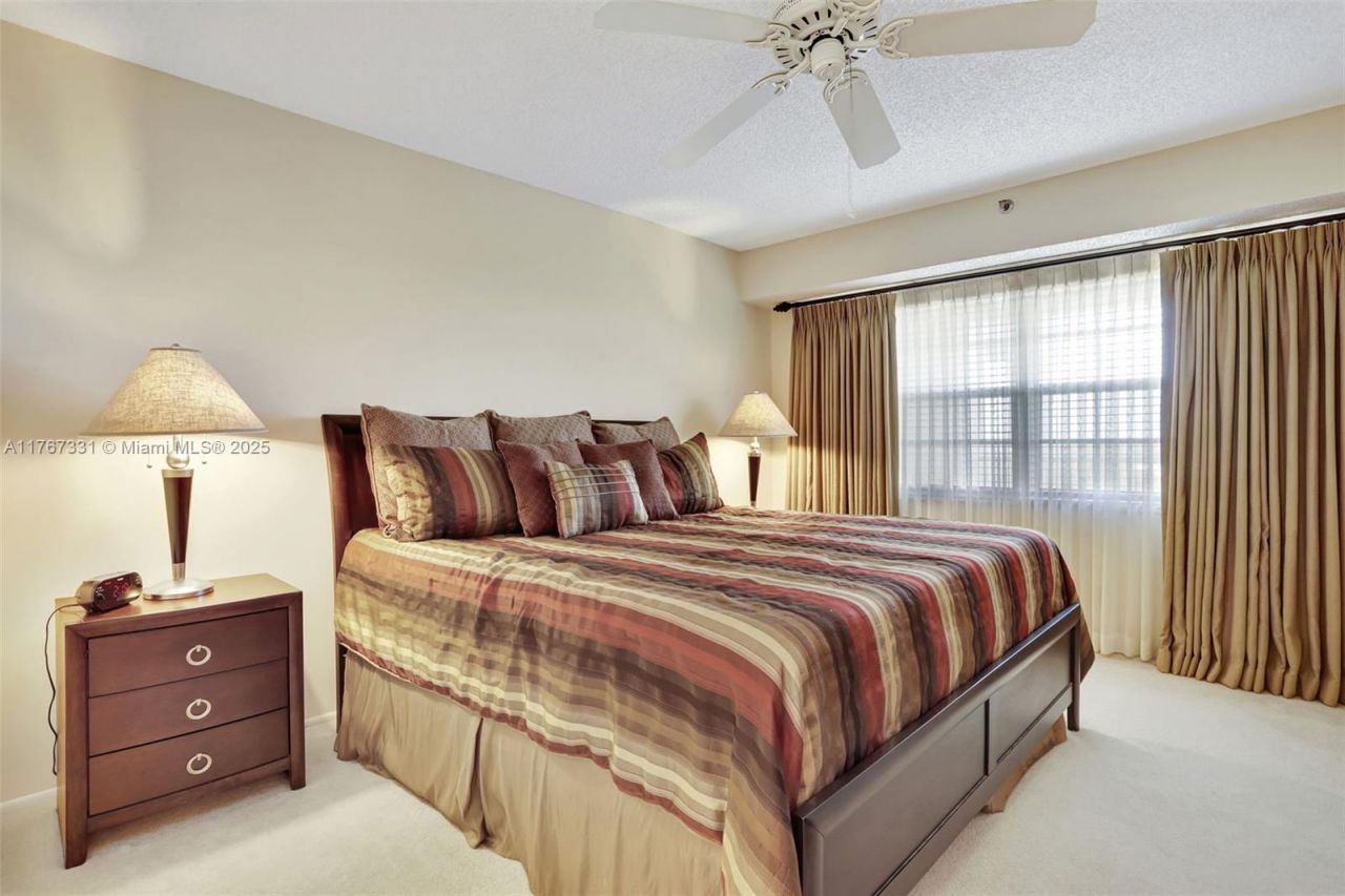 3510 Oaks Way, Unit 806, Pompano Beach, FL 33069 Photo