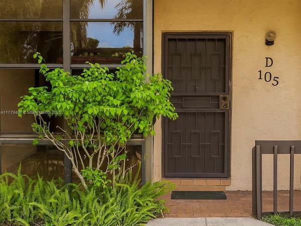 800 NE 199th St, Unit 105D, Miami, FL 33179