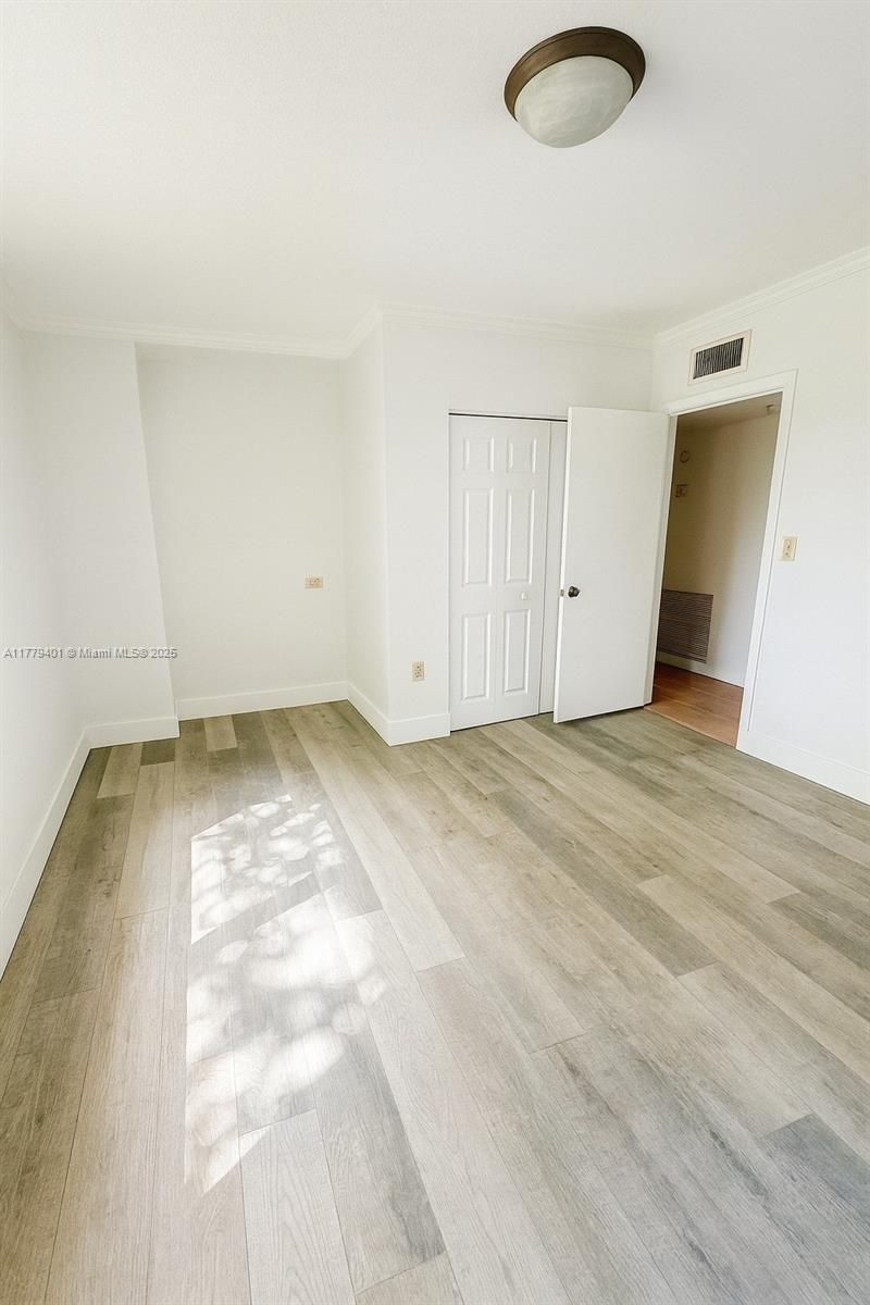 800 NE 199th St, Unit 105D, Miami, FL 33179 Photo