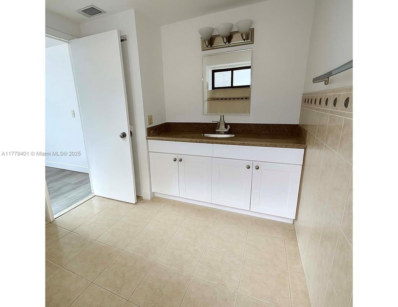 800 NE 199th St, Unit 105D, Miami, FL 33179 Photo