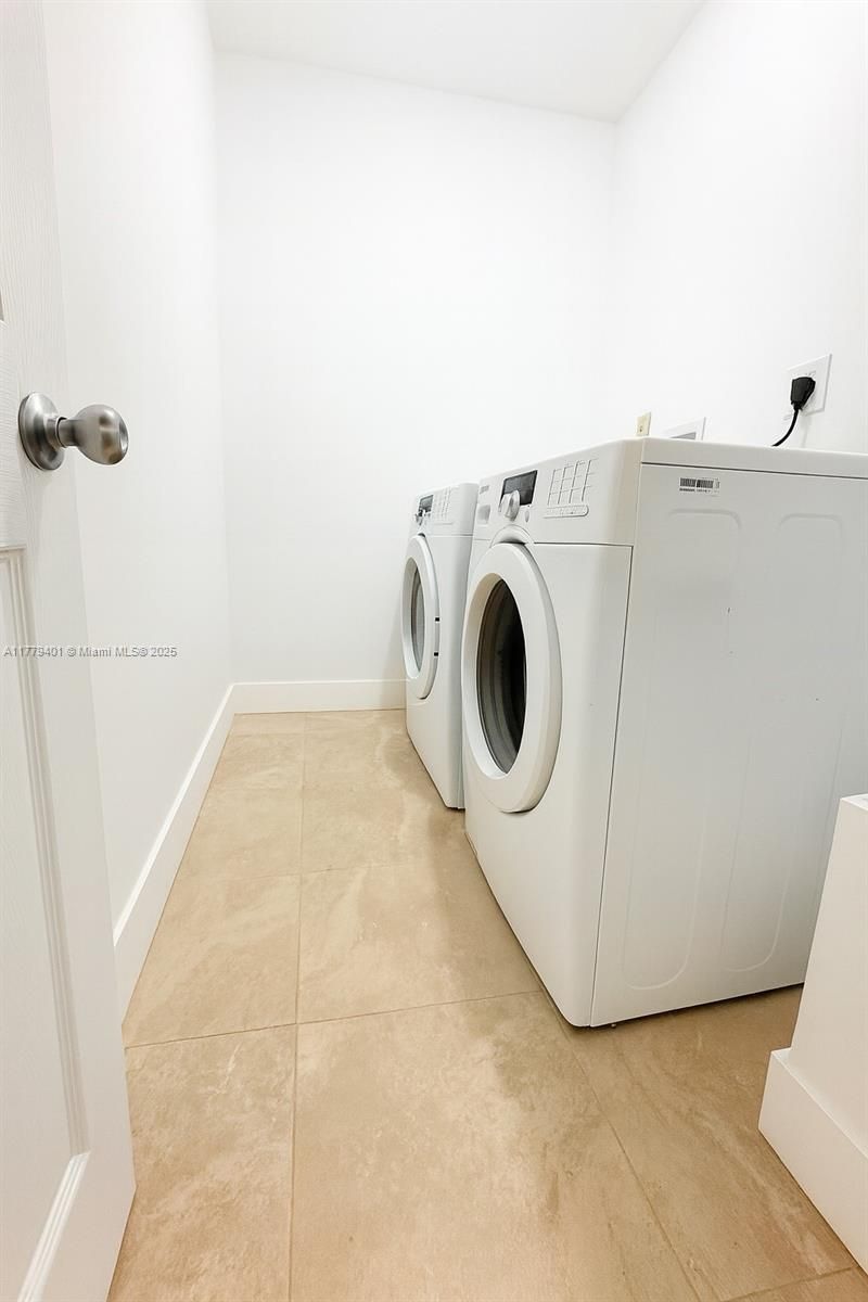 800 NE 199th St, Unit 105D, Miami, FL 33179 Photo