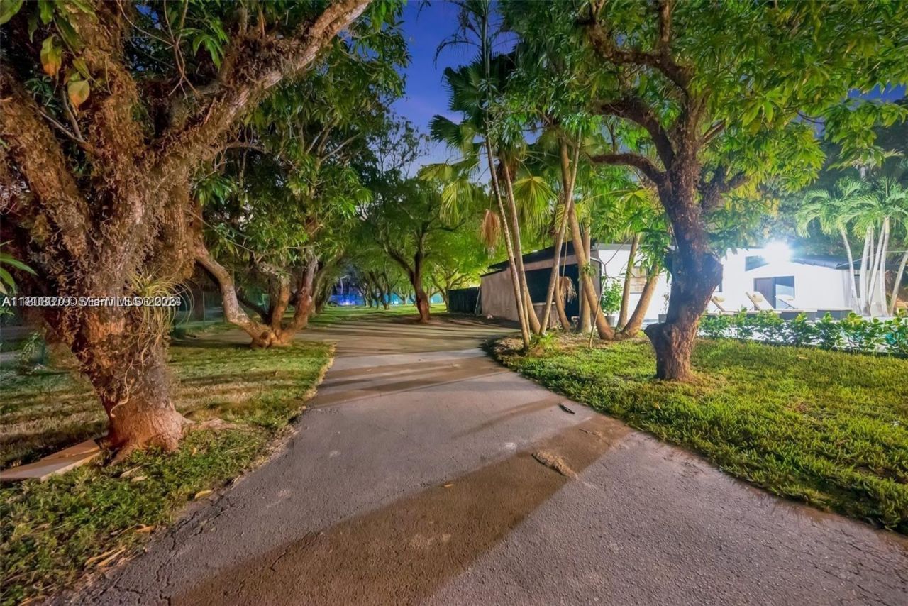 7335 SW 104th St, Pinecrest, FL 33156 Photo