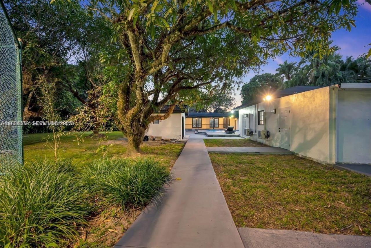 7335 SW 104th St, Pinecrest, FL 33156 Photo