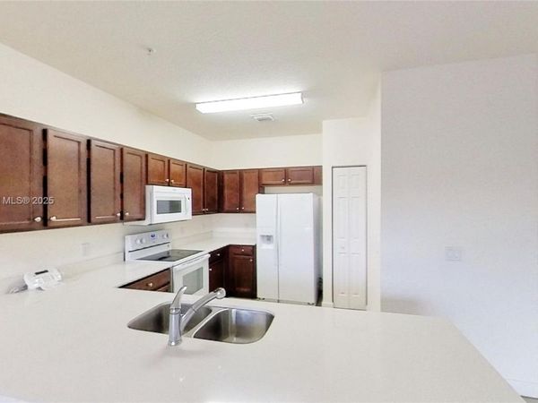 260 NW 109th Ave, Unit 214, Miami, FL 33172