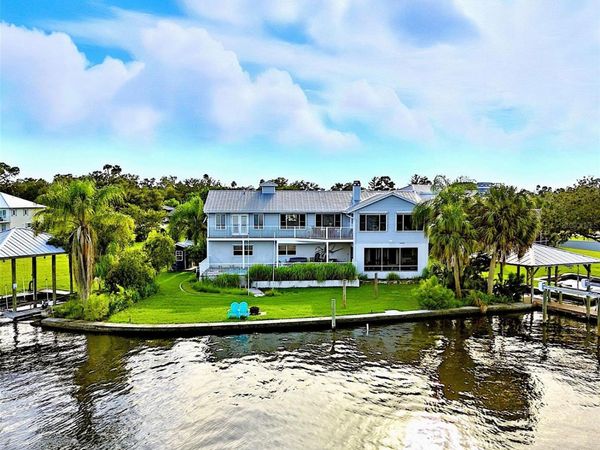 2435 N WATERSEDGE DRIVE, CRYSTAL RIVER, FL 34429