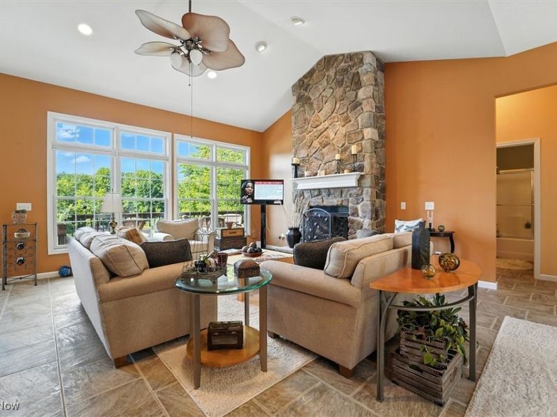 1437 Lake Vue Drive, Rome, OH 44085 Photo 11