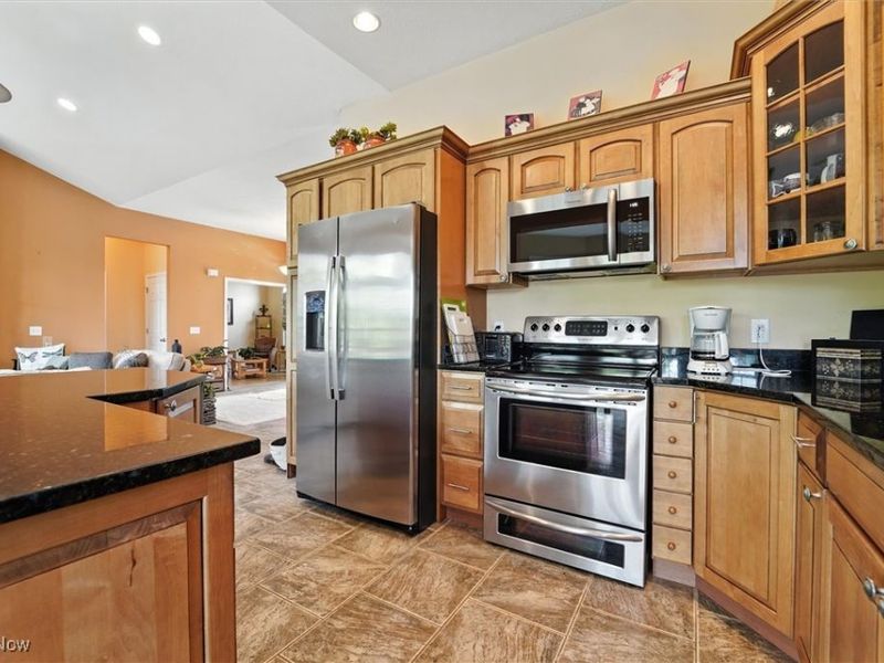 1437 Lake Vue Drive, Rome, OH 44085 Photo 5