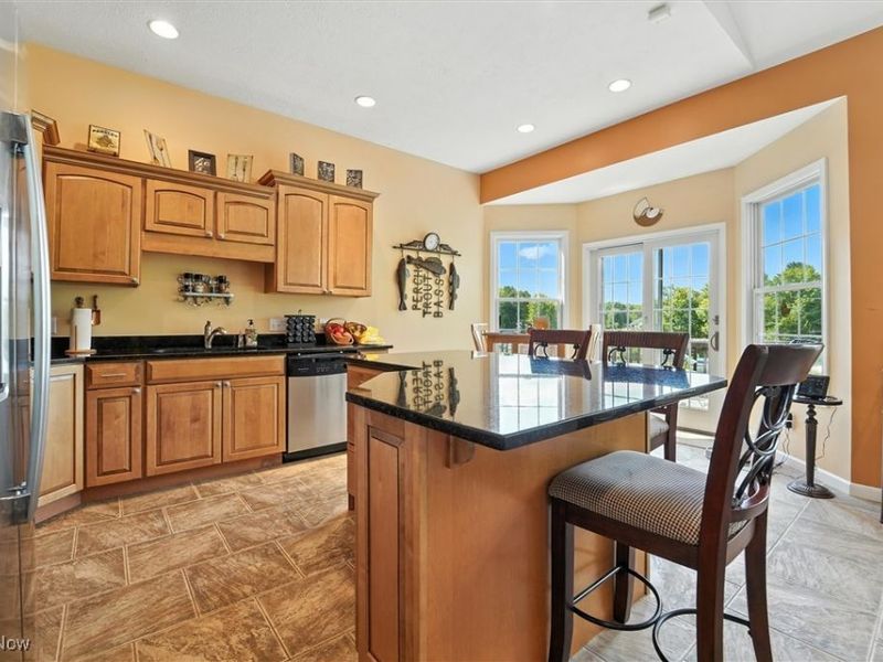 1437 Lake Vue Drive, Rome, OH 44085 Photo 7