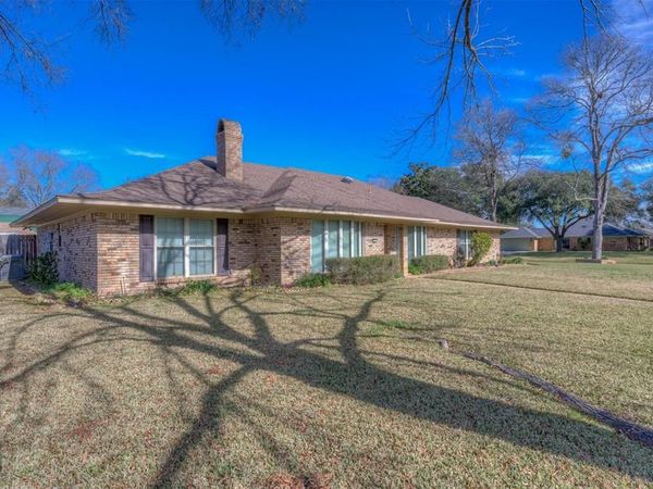 5407 Coach Road, Bossier City, LA 71111