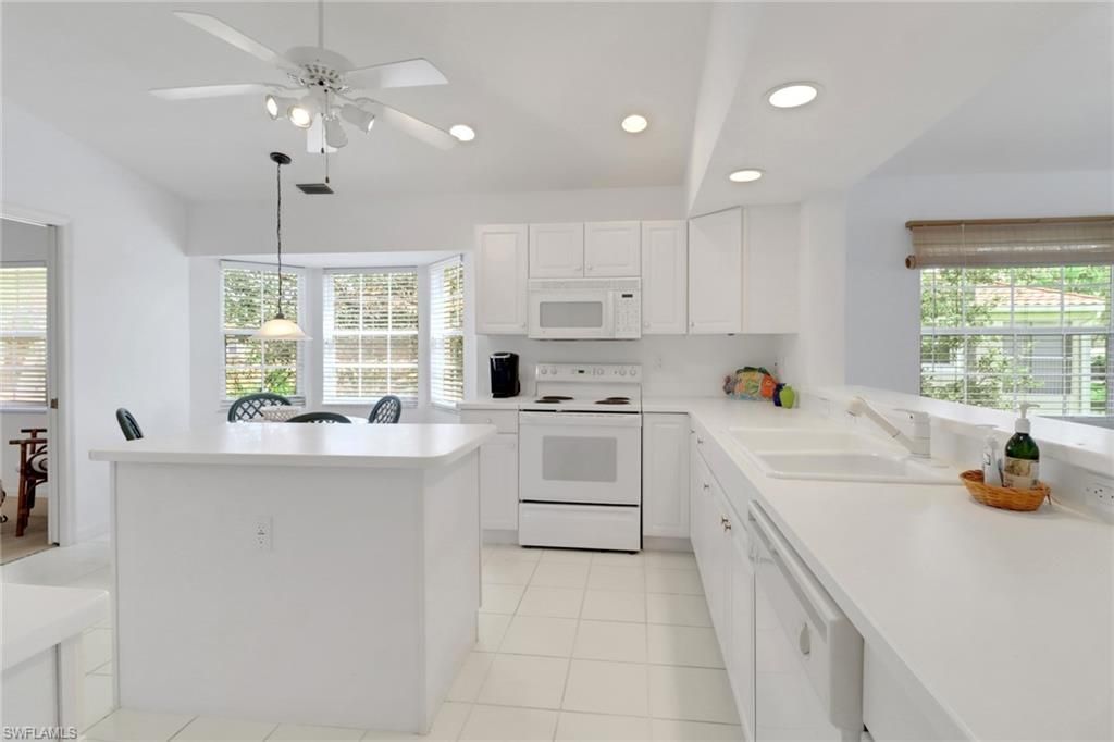 6180 Reserve Cir, Unit 203, Naples, FL 34119 Photo