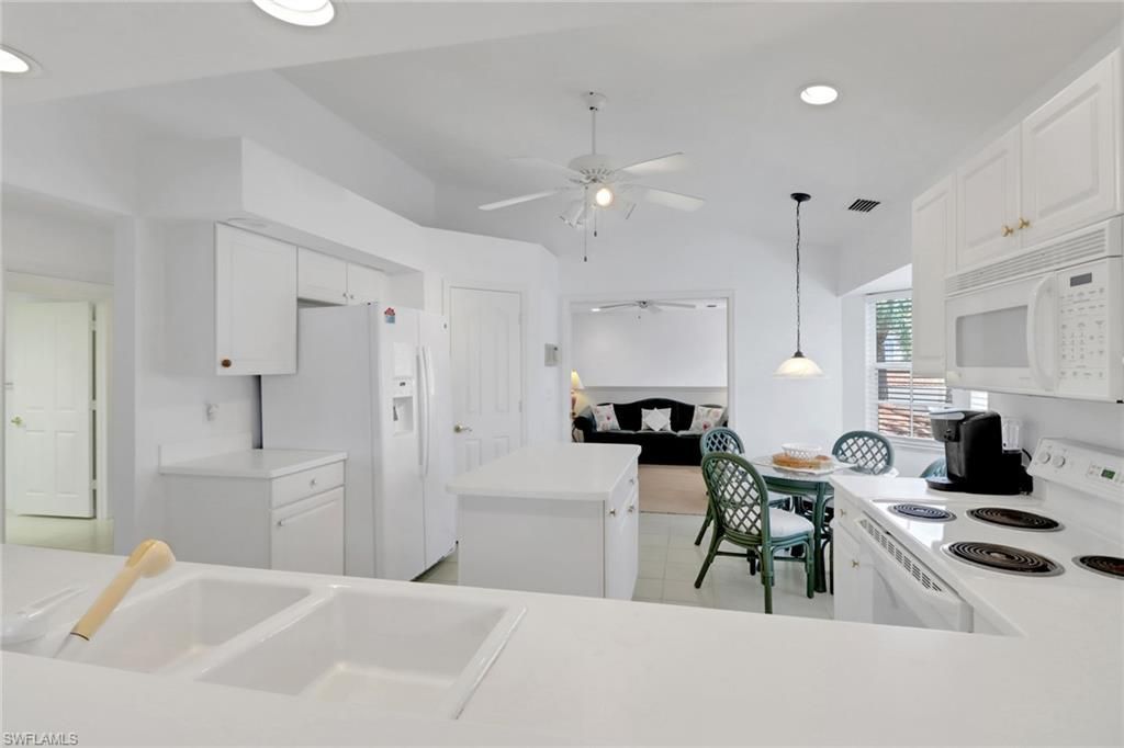6180 Reserve Cir, Unit 203, Naples, FL 34119 Photo
