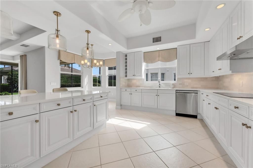 583 Avellino Isles Cir, Unit 102, Naples, FL 34119 Photo