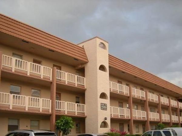 9380 Sunrise Lakes Blvd, Unit 206, Sunrise, FL 33322