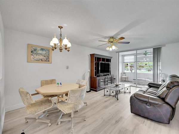 9380 Sunrise Lakes Boulevard, Unit 206, Sunrise, FL 33322