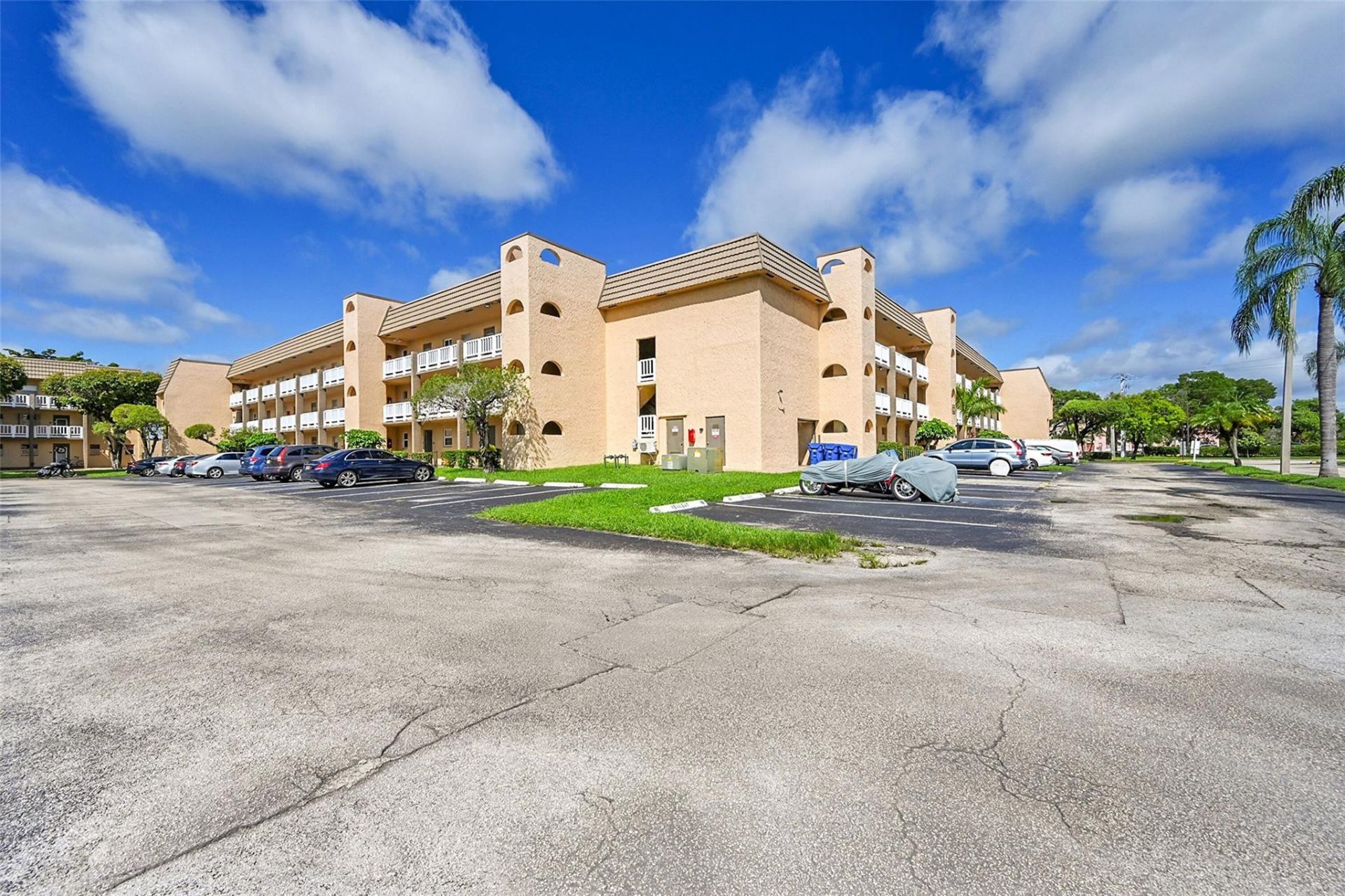 9380 Sunrise Lakes Boulevard, Unit 206, Sunrise, FL 33322 Photo