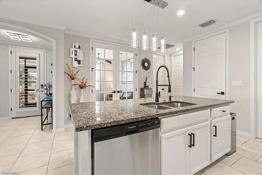 14672 Edgewater Cir, Naples, FL 34114 Photo