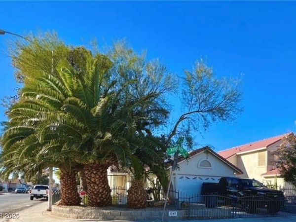 1747 Angel Falls Street, Las Vegas, NV 89142