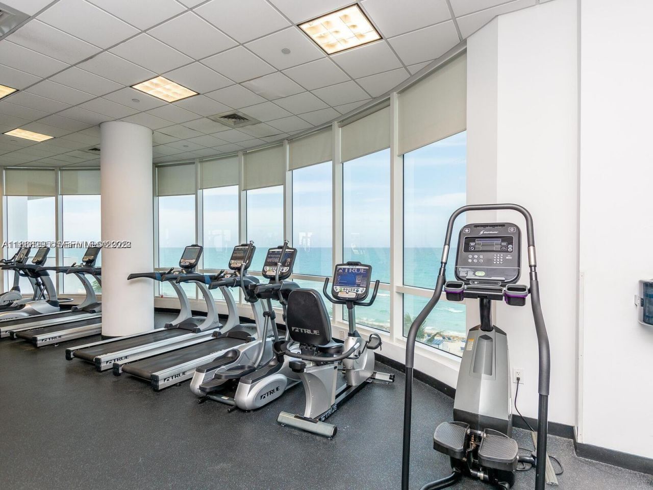 6365 Collins Ave(avail 04/05/2026), Unit 3010, Miami Beach, FL 33141 Photo