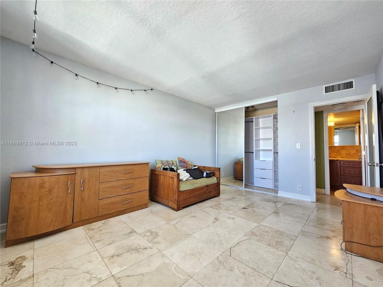 427 Golden Isles Dr, Unit 16E, Hallandale Beach, FL 33009 Photo