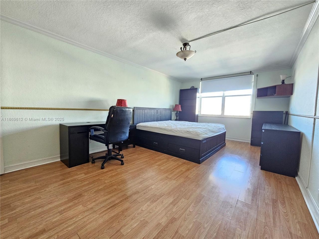 427 Golden Isles Dr, Unit 16E, Hallandale Beach, FL 33009 Photo