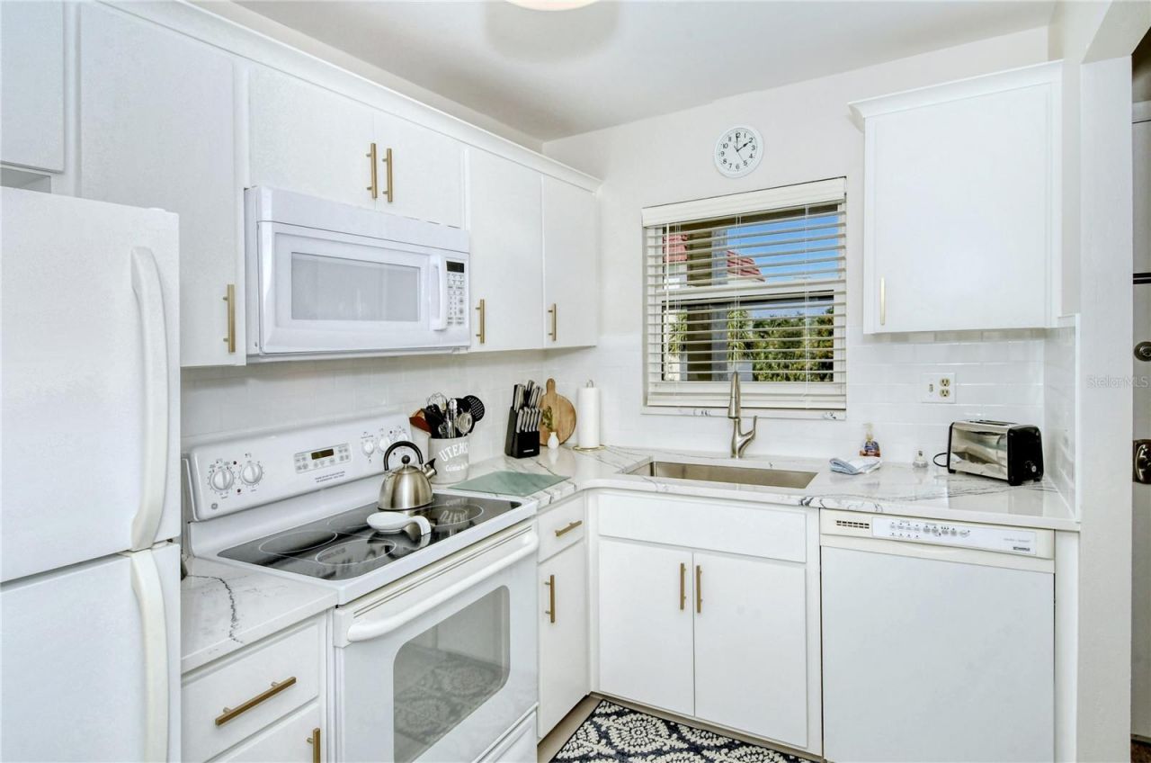 925 Beach Road, Unit 310, Sarasota, FL 34242 Photo