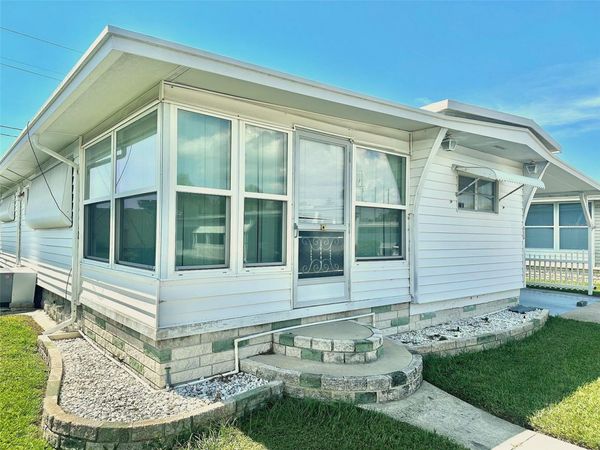 2000 E BAY DRIVE, Unit 116, LARGO, FL 33771