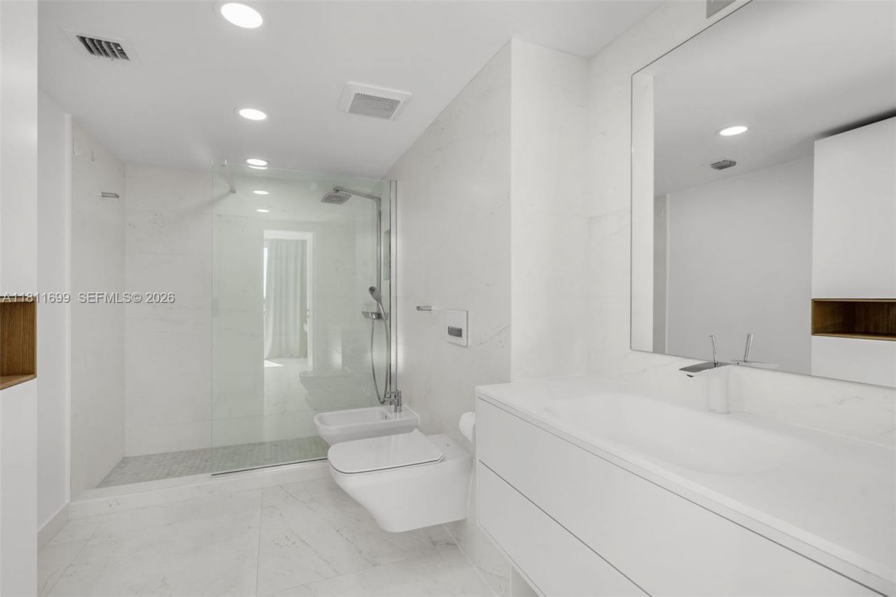 770 NE 69th St, Unit 6C, Miami, FL 33138 Photo