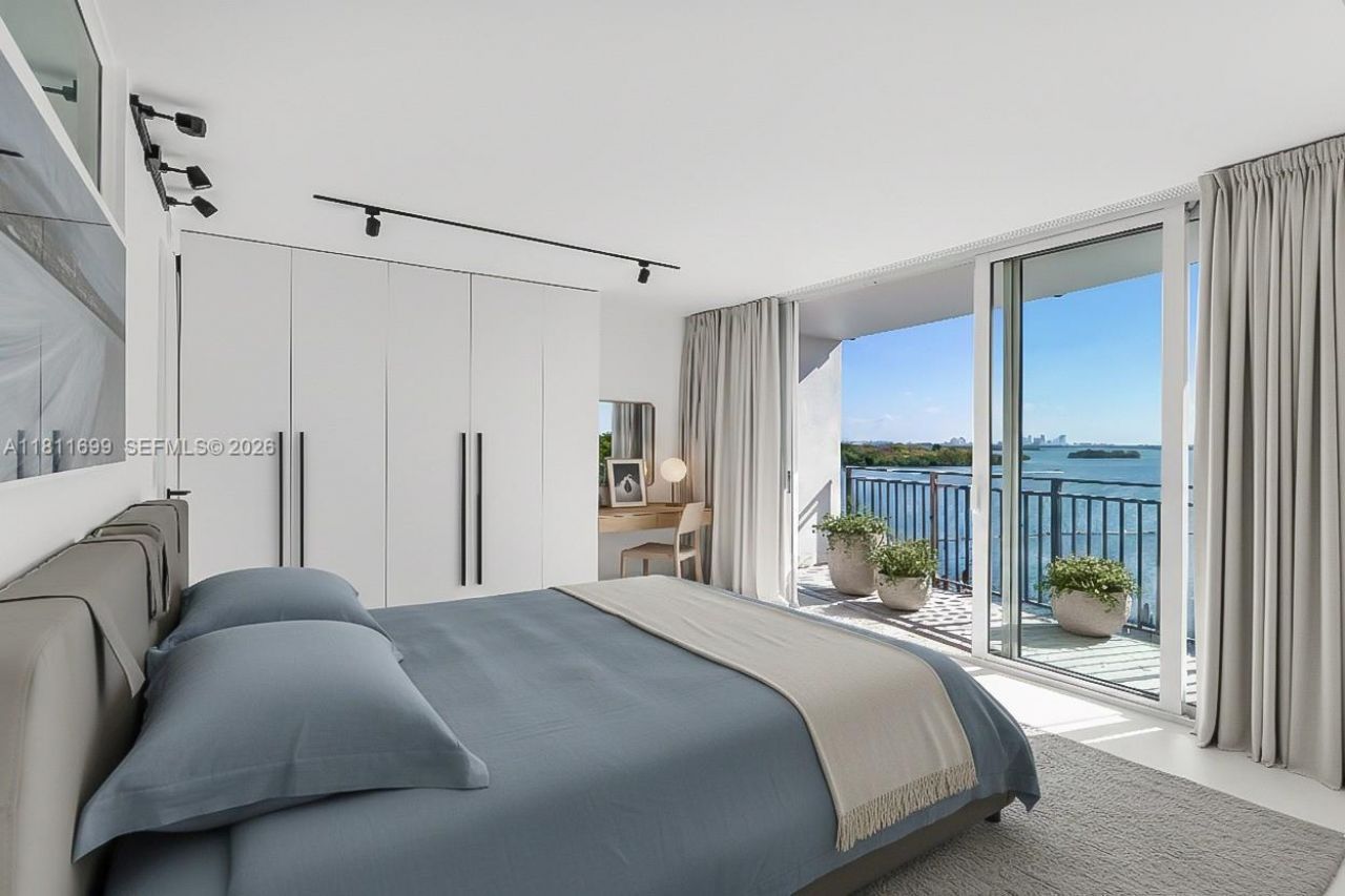 770 NE 69th St, Unit 6C, Miami, FL 33138 Photo