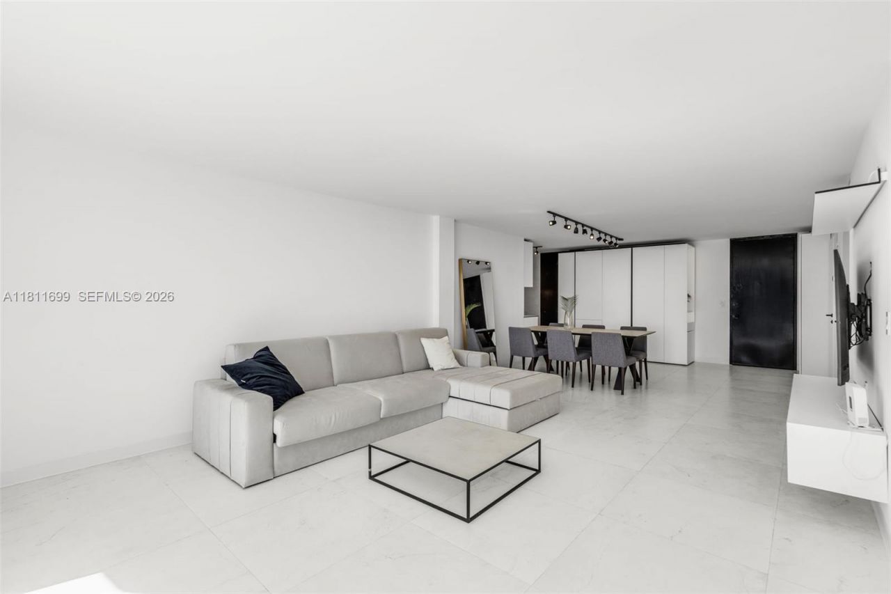 770 NE 69th St, Unit 6C, Miami, FL 33138 Photo