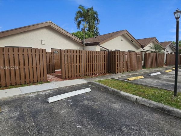 1760 NW 72nd Avenue, Unit 81, Plantation, FL 33313