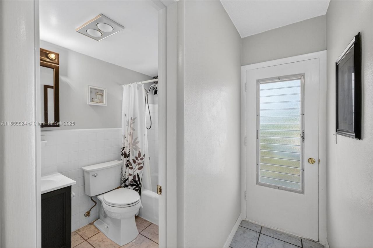 16901 NE 13th Ave, Unit 210, Miami, FL 33162 Photo