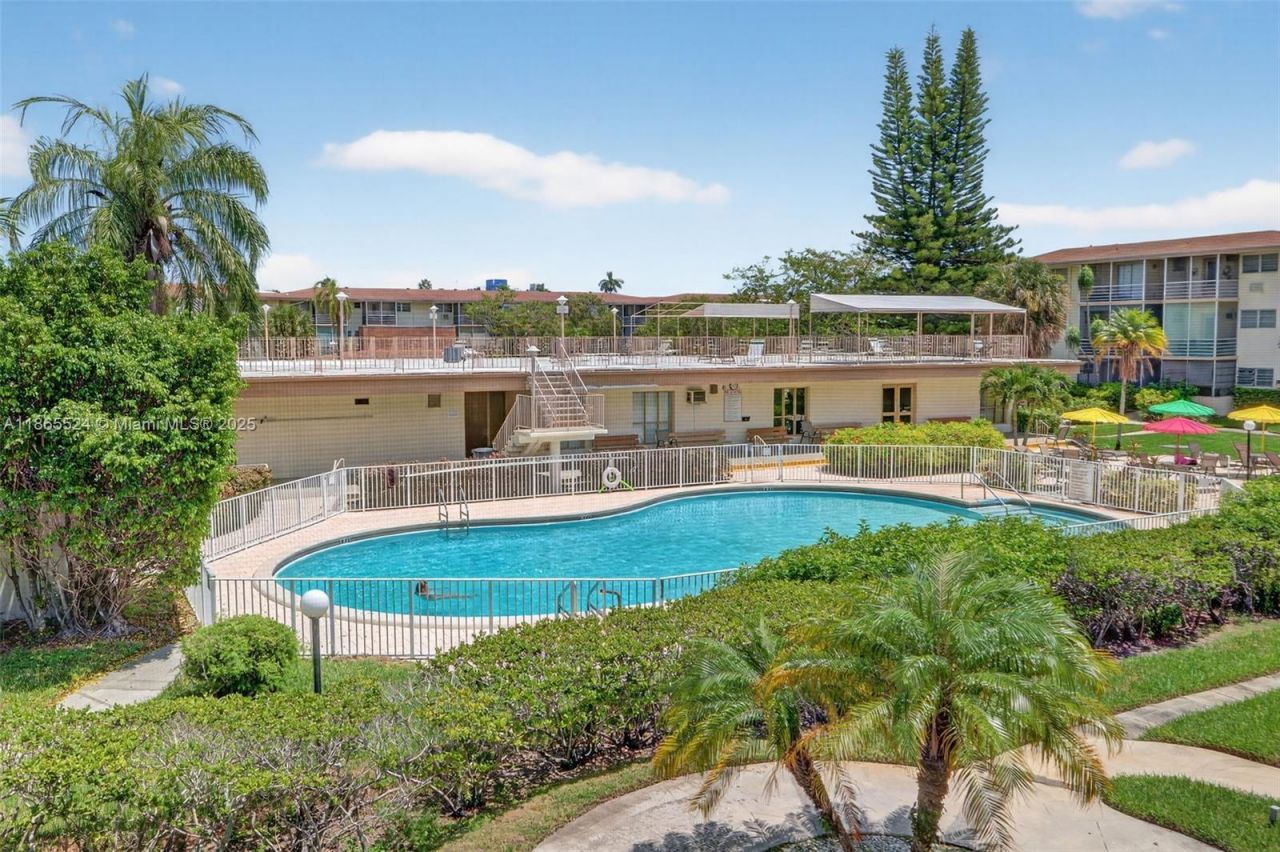 16901 NE 13th Ave, Unit 210, Miami, FL 33162 Photo