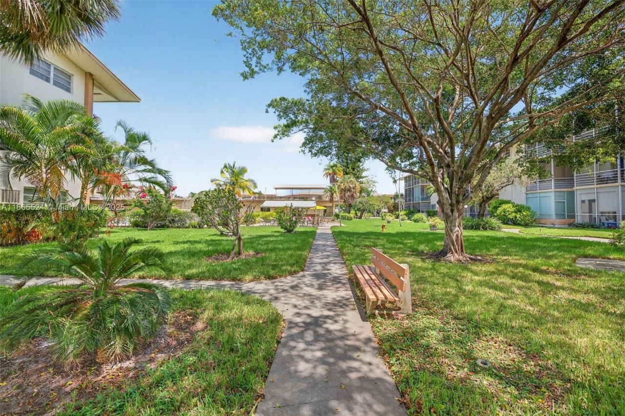 16901 NE 13th Ave, Unit 210, Miami, FL 33162 Photo