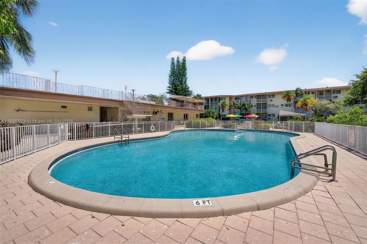 16901 NE 13th Ave, Unit 210, Miami, FL 33162 Photo