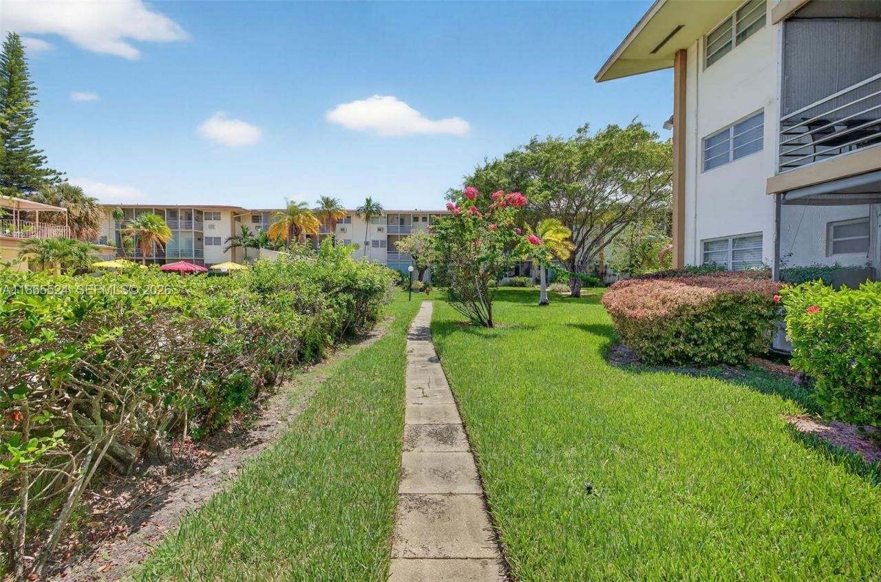 16901 NE 13th Ave, Unit 210, Miami, FL 33162 Photo