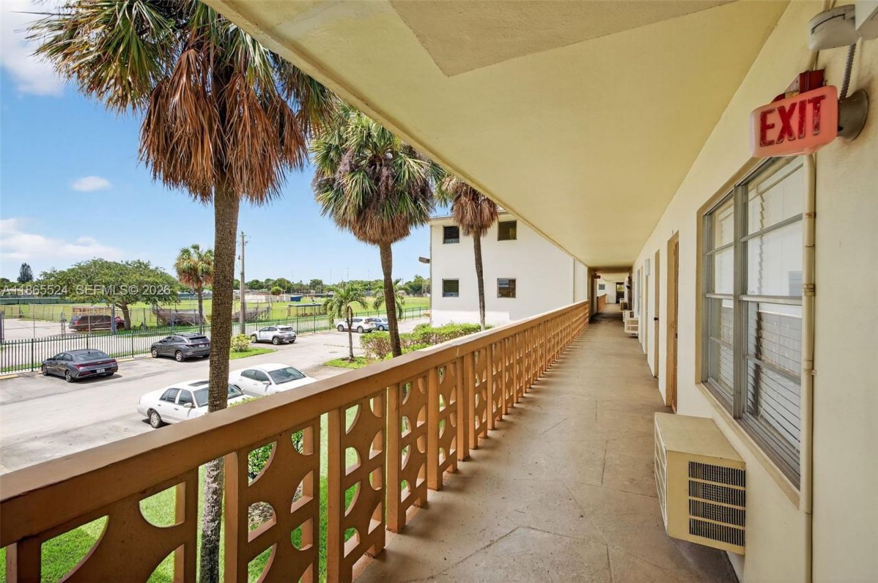 16901 NE 13th Ave, Unit 210, Miami, FL 33162 Photo