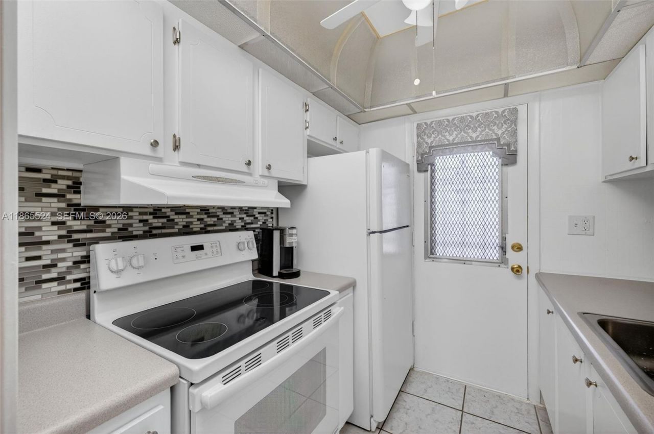 16901 NE 13th Ave, Unit 210, Miami, FL 33162 Photo