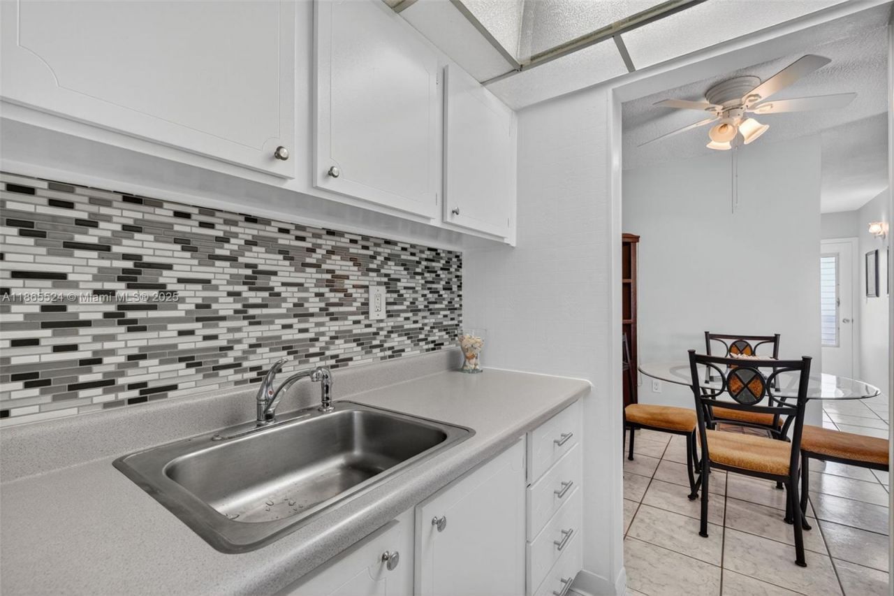 16901 NE 13th Ave, Unit 210, Miami, FL 33162 Photo