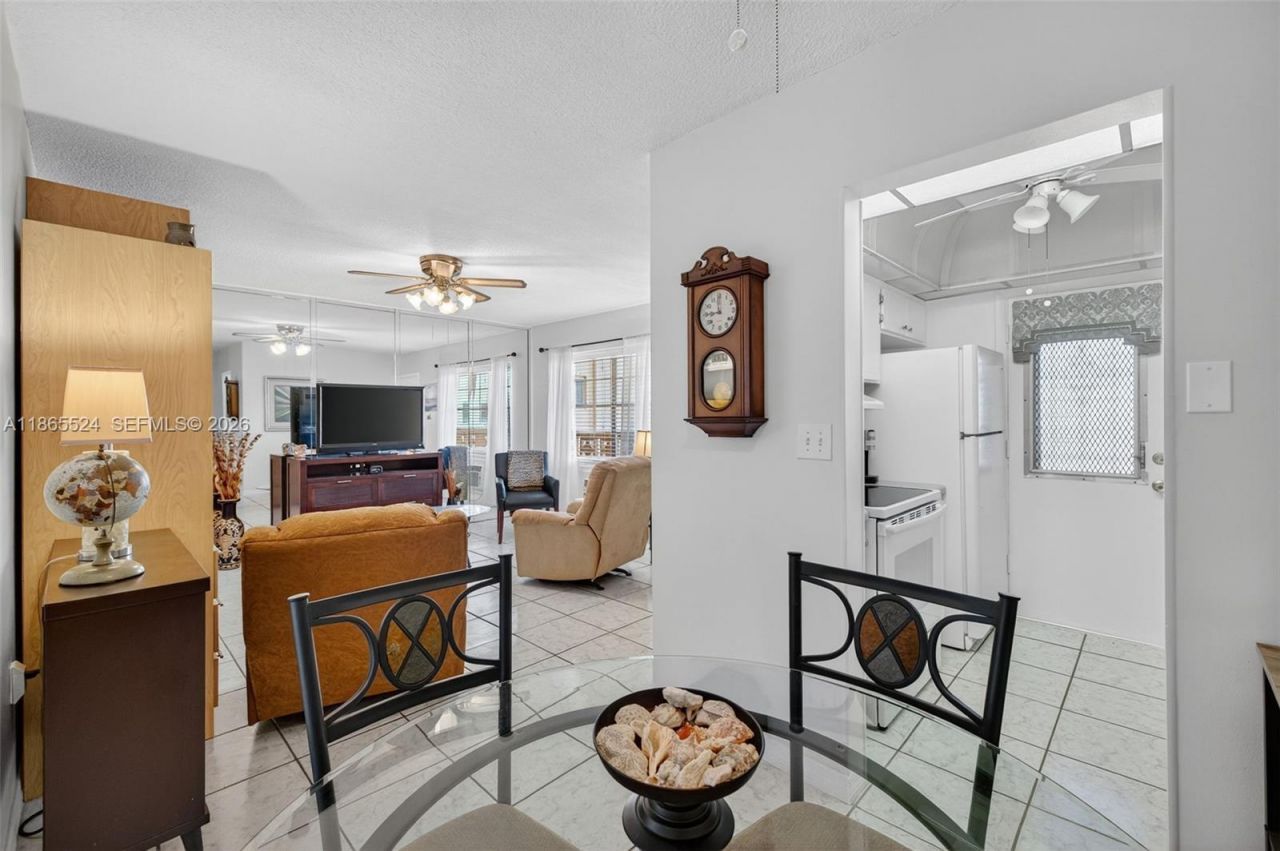 16901 NE 13th Ave, Unit 210, Miami, FL 33162 Photo