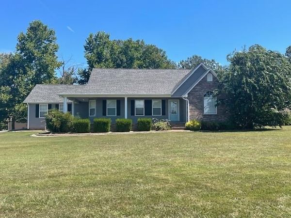 605 Sunrise Dr, Paris, TN 38242