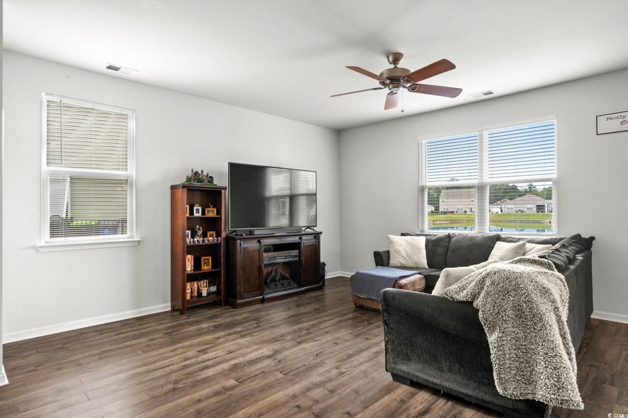 899 Snowberry Dr. Photo 4