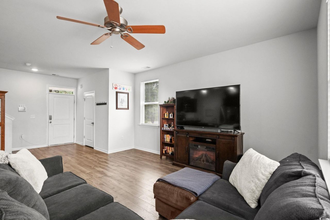 899 Snowberry Dr. Photo 5