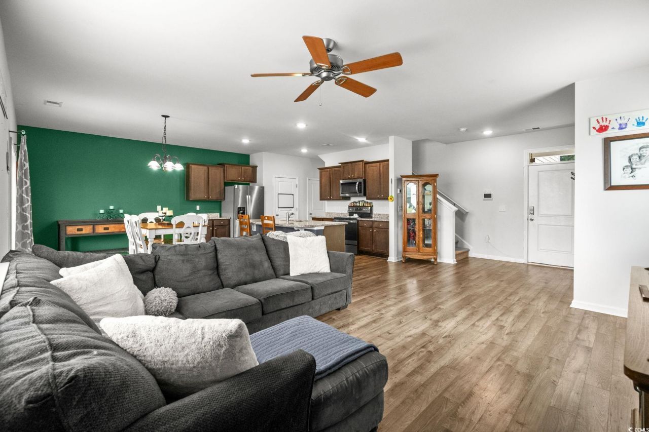 899 Snowberry Dr. Photo 6