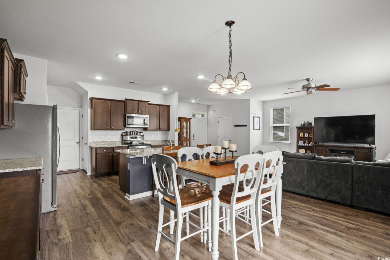 899 Snowberry Dr. Photo 7