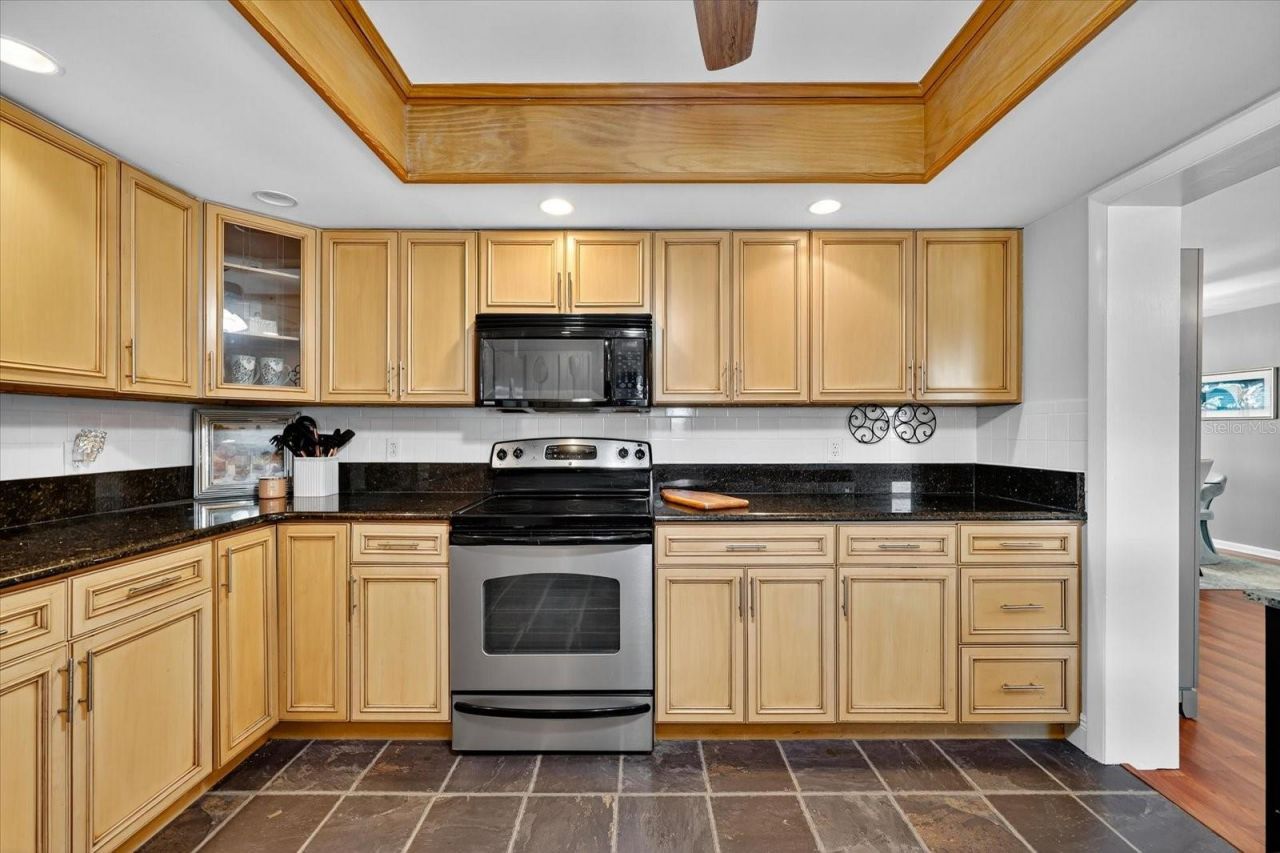 5020 Brittany Drive S, Unit 322, Saint Petersburg, FL 33715 Photo