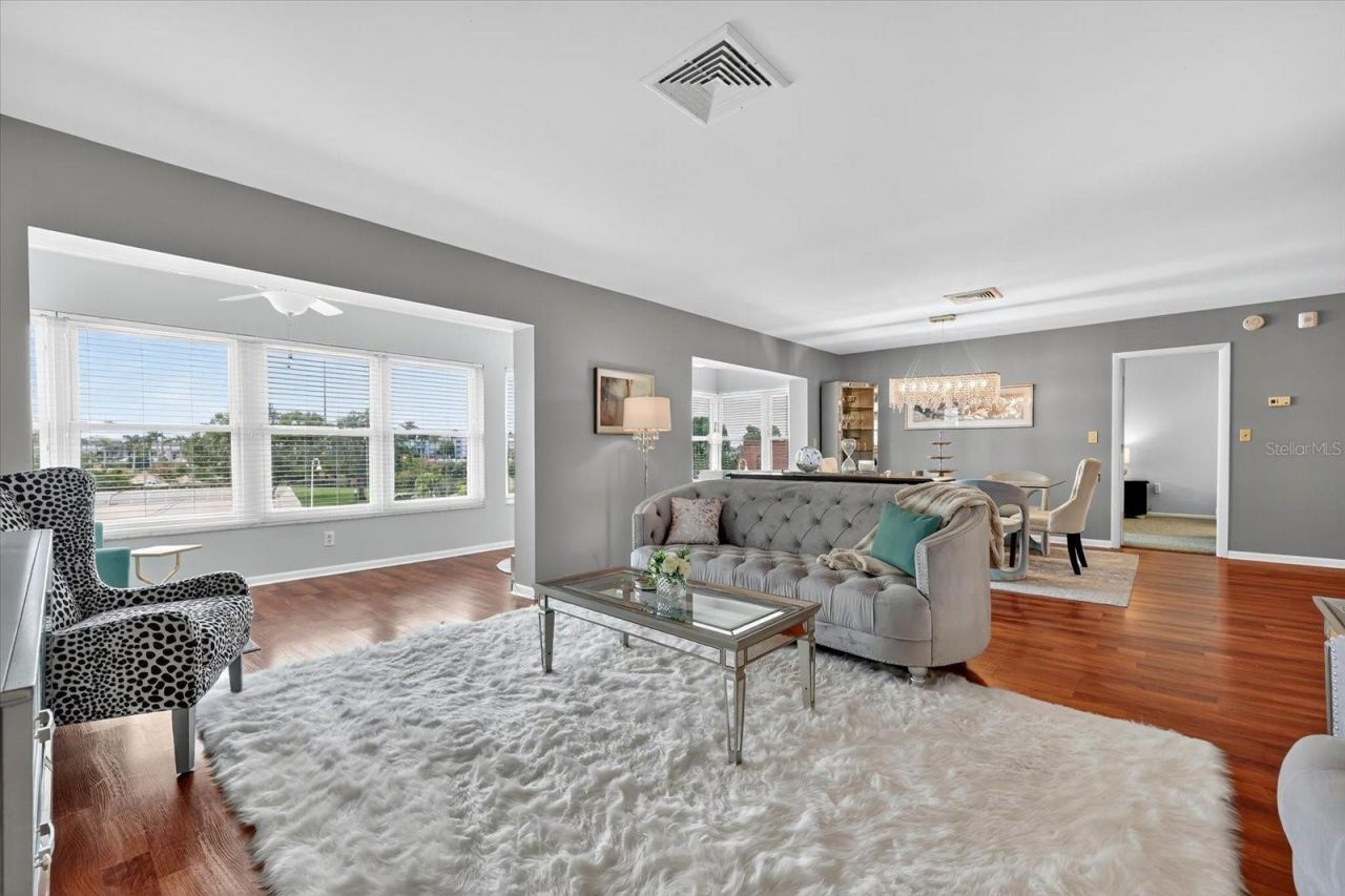 5020 Brittany Drive S, Unit 322, Saint Petersburg, FL 33715 Photo