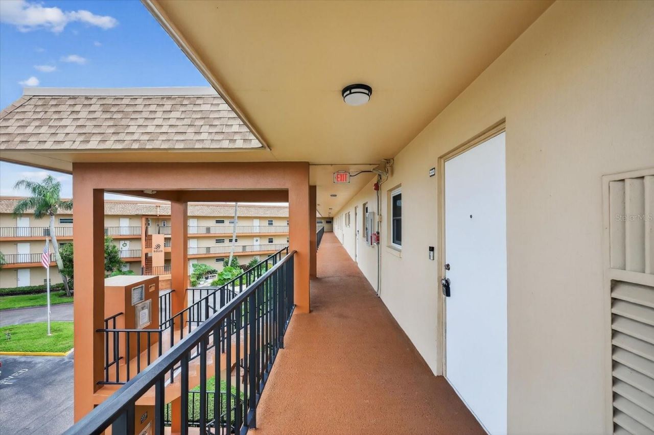 5020 Brittany Drive S, Unit 322, Saint Petersburg, FL 33715 Photo