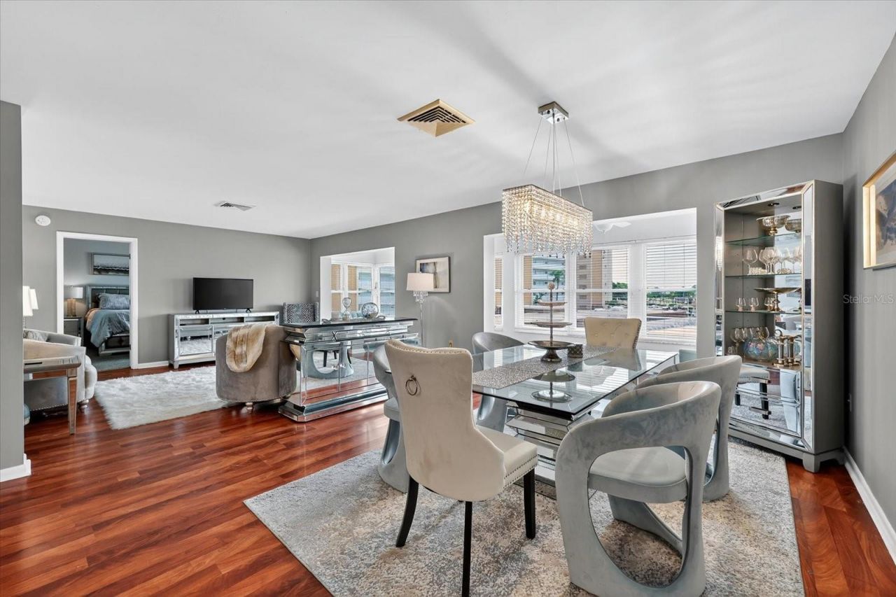 5020 Brittany Drive S, Unit 322, Saint Petersburg, FL 33715 Photo